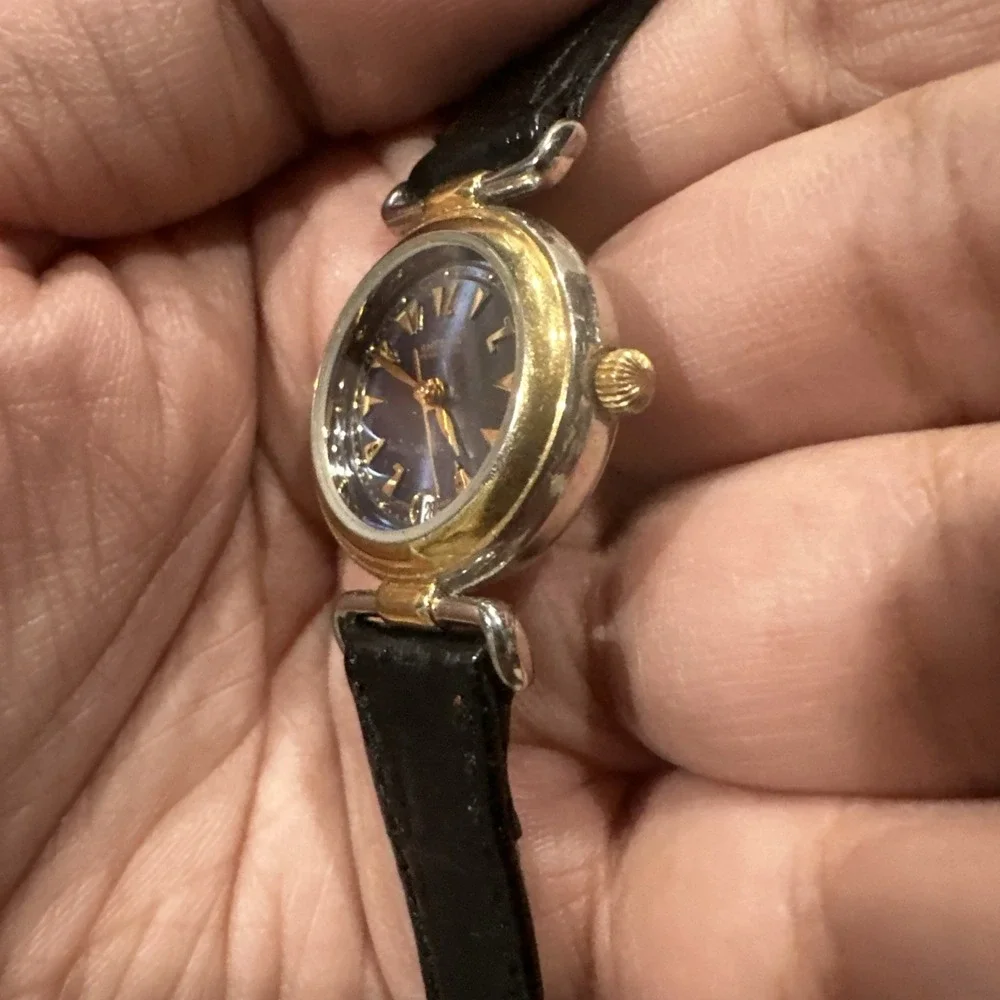 Working Vtg Ladies Perry Ellis America Watch Blue Dial Two‎ Tone Bezel 23mm 7in